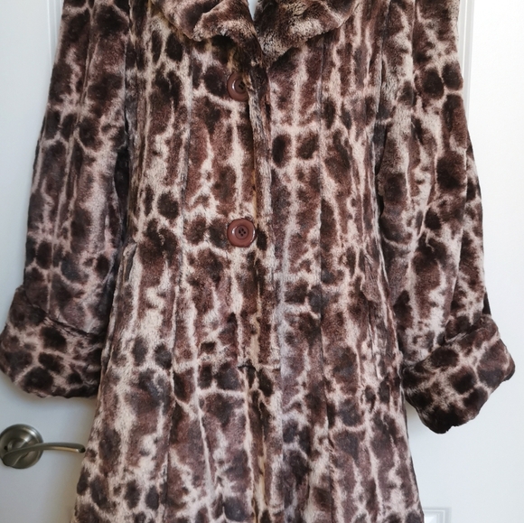 Brown Faux Fur winter coat brown animal print Size M 🆕 - Picture 10 of 14
